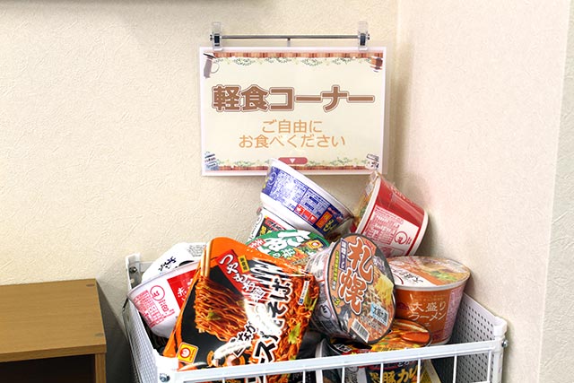 Several types of cup noodles are available
