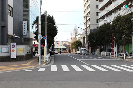 角を曲がれば駅は目の前です